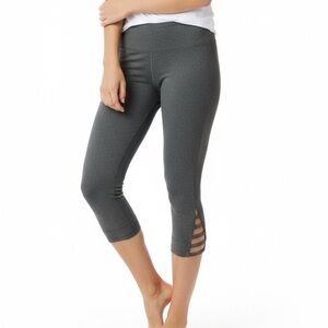 Champion Duo Dry+ Capri Leggings Gray Strappy Hem Women’s Size Small‎